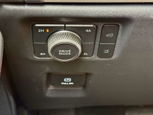 Certified 2025 Ford Expedition Active AWD/4WD image 32
