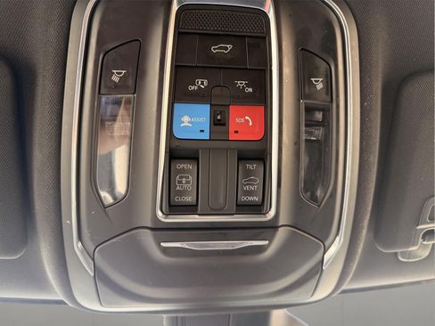 Used 2024 Jeep Grand Cherokee Altitude AWD/4WD image 32