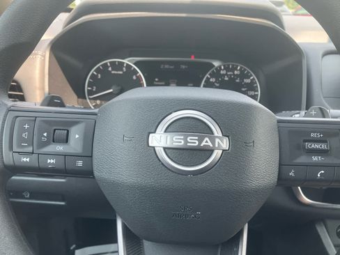 Used 2025 Nissan Rogue S FWD image 14