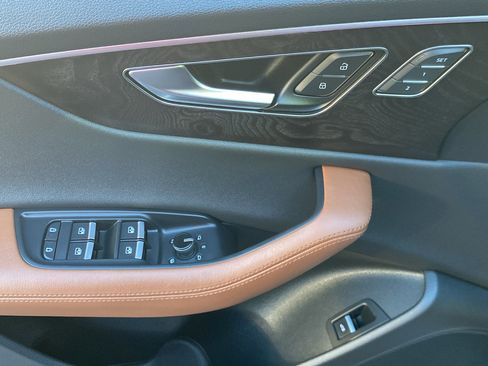 Used 2023 Audi Q8 Premium Plus w/ Premium Plus Package image 7