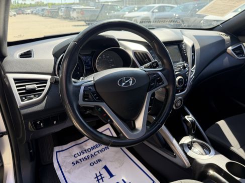 Used 2017 Hyundai Veloster Value Edition FWD image 25