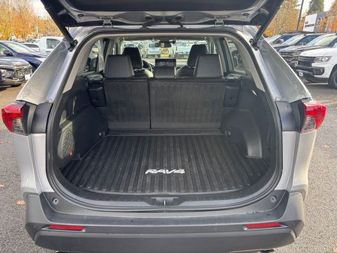 Used 2023 Toyota RAV4 XLE Premium image 11