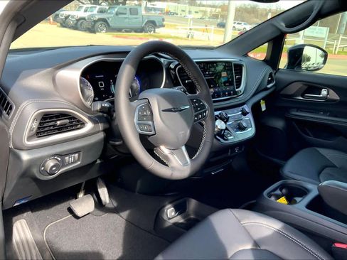 New 2026 Chrysler Pacifica Select FWD image 8