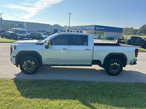 Used 2025 GMC Sierra 3500 Denali Ultimate AWD/4WD image 11