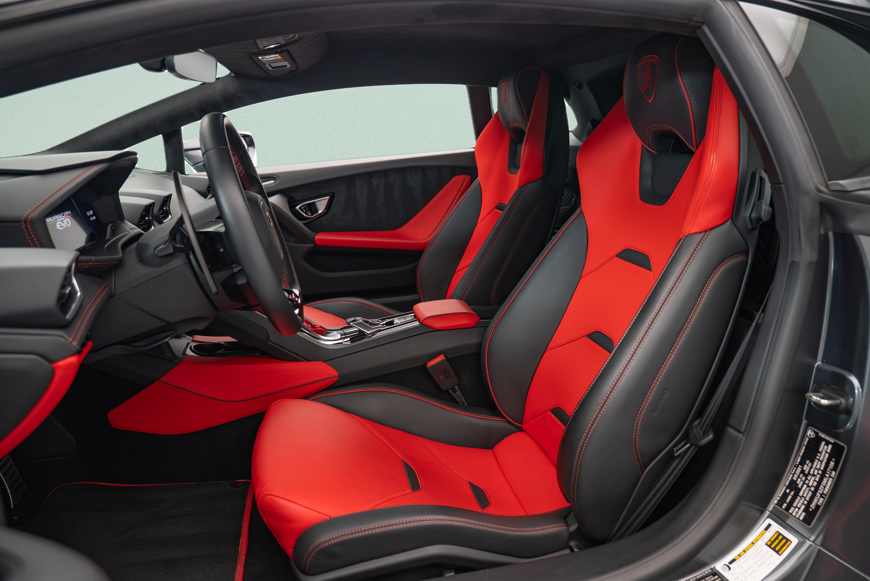 Used 2021 Lamborghini Huracan EVO RWD image 9