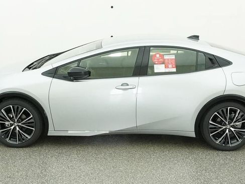 New 2027 Toyota Prius XLE FWD image 3