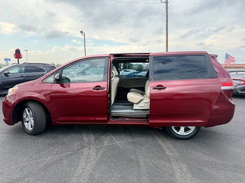 Used 2014 Toyota Sienna L image 13