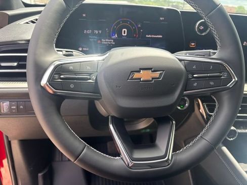 New 2026 Chevrolet Traverse LT w/ Sun and Wheel Package FWD image 24