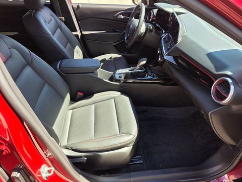 Certified 2024 Chevrolet Trax RS w/ Sunroof Package image 15