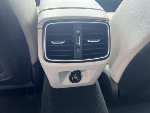 Used 2022 Genesis G70 2.0T image 28