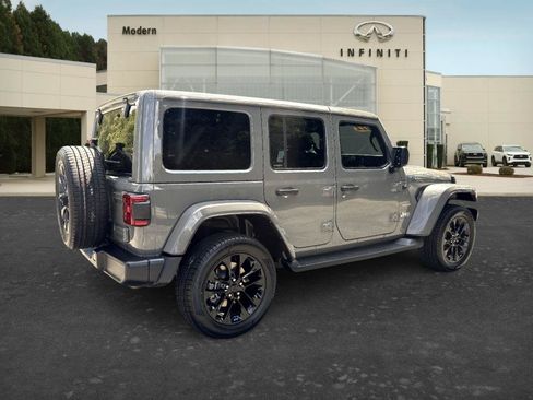 Used 2022 Jeep Wrangler Unlimited Sahara w/ Cold Weather Group AWD/4WD image 5