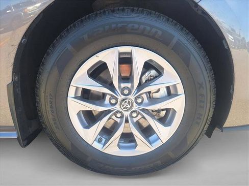 Used 2023 Toyota Sienna XLE w/ XLE Plus Package FWD image 21