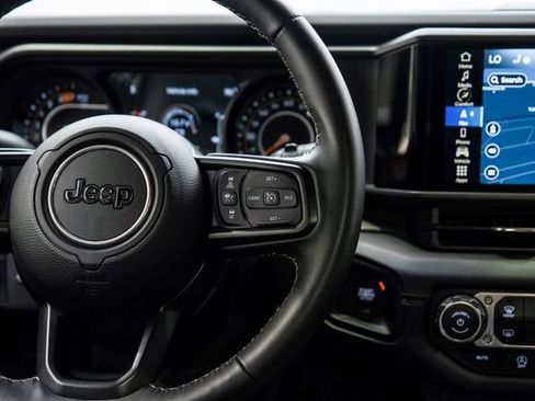 Used 2024 Jeep Wrangler Unlimited Rubicon w/ Technology Group AWD/4WD image 30