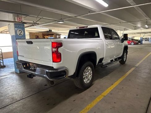 Used 2024 Chevrolet Silverado 2500 LT AWD/4WD image 3