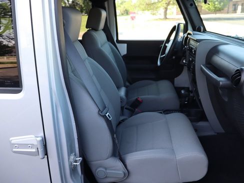 Used 2007 Jeep Wrangler Unlimited Rubicon w/ Dual Top Group AWD/4WD image 23
