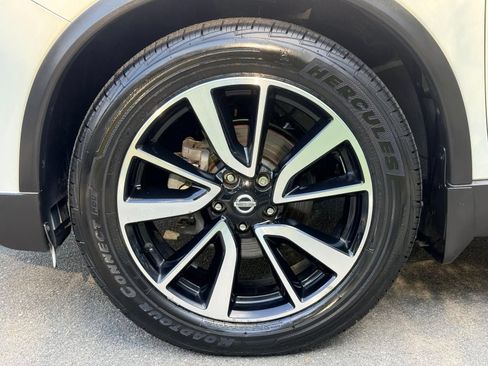 Used 2017 Nissan Rogue SL w/ SL Premium Package FWD image 17