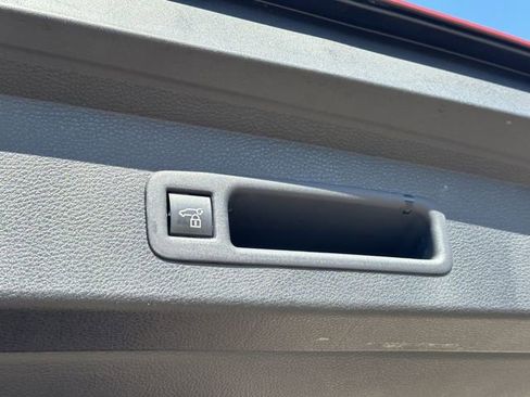 Used 2025 Toyota Sienna XLE image 34