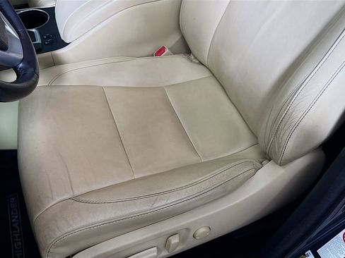 Used 2018 Toyota Highlander XLE image 17