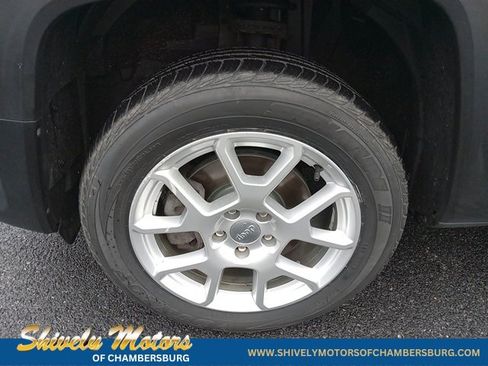 Used 2019 Jeep Renegade Latitude image 2