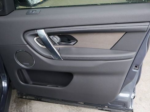 New 2025 Land Rover Discovery Sport Dynamic SE image 28