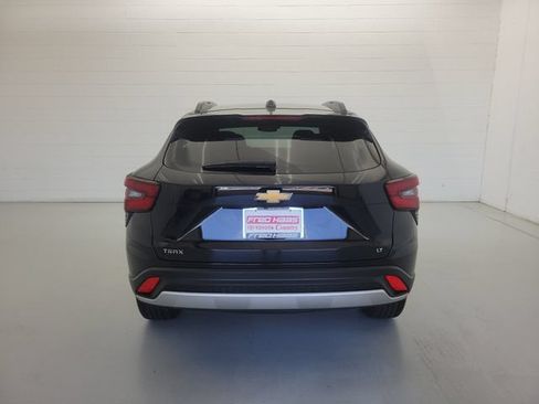 Used 2025 Chevrolet Trax LT w/ LT Convenience Package FWD image 6