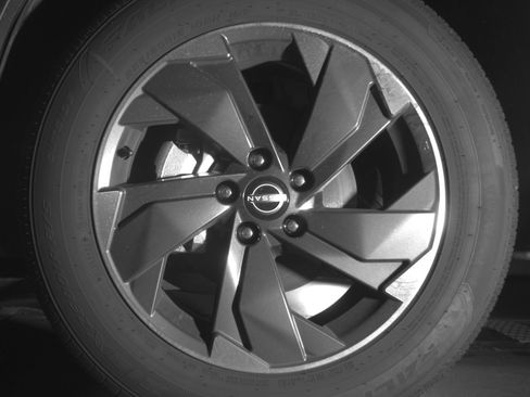 Used 2025 Nissan Rogue SV image 12