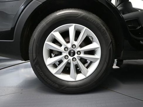 Used 2019 Kia Sorento LX image 13