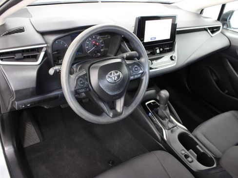 Used 2025 Toyota Corolla LE FWD image 12