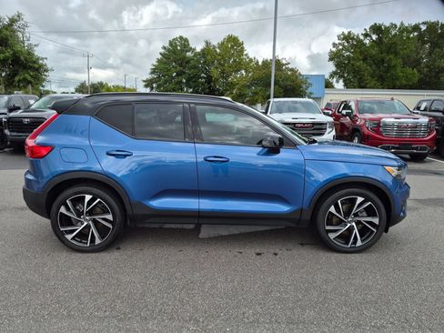 Used 2021 Volvo XC40 T5 R-Design w/ Climate Package AWD/4WD image 2
