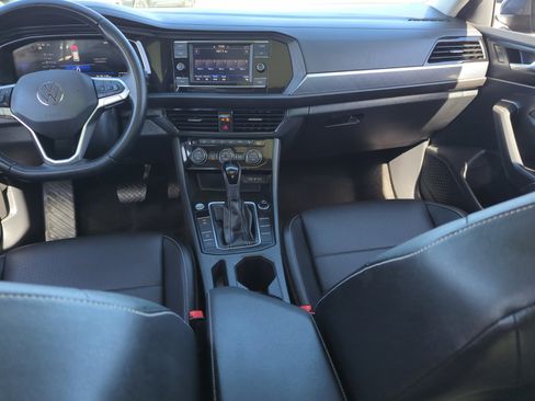 Used 2024 Volkswagen Jetta SE image 19