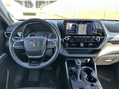 Certified 2022 Toyota Highlander Platinum image 26