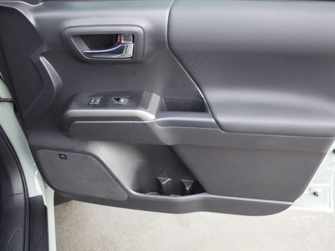 Used 2023 Toyota Tacoma TRD Off-Road w/ TRD Premium Off Road Package image 34