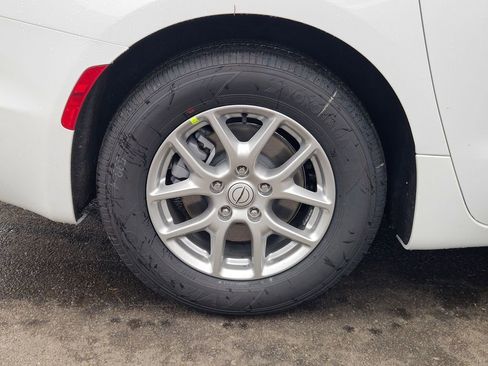 New 2026 Chrysler Pacifica Select FWD image 9