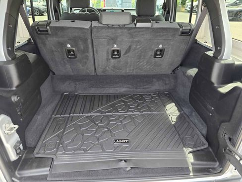 Used 2024 Jeep Wrangler Unlimited Sahara AWD/4WD image 16