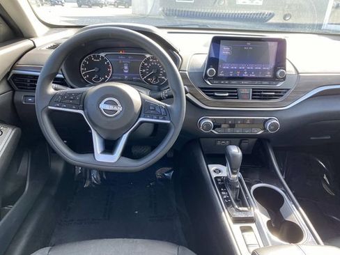 Used 2024 Nissan Altima 2.5 SV AWD/4WD image 10