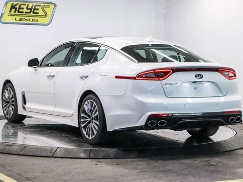 Used 2019 Kia Stinger Premium RWD image 2