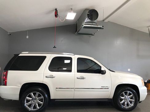 Used 2012 GMC Yukon Denali image 2