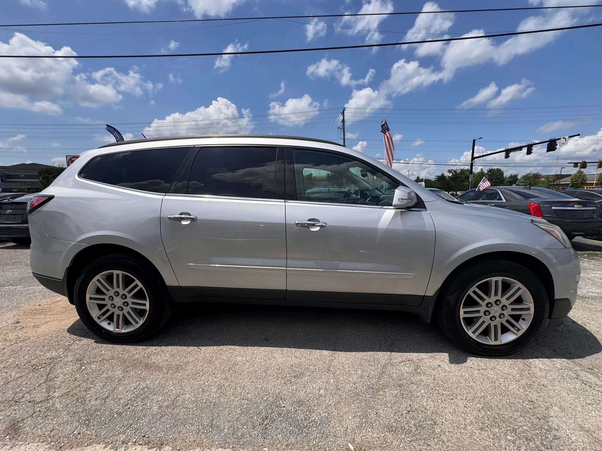 Used 2015 Chevrolet Traverse LT w/ Style and Technology Package FWD image 7