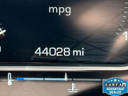 Used 2022 GMC Sierra 1500 AT4 w/ AT4 Premium Package AWD/4WD image 9