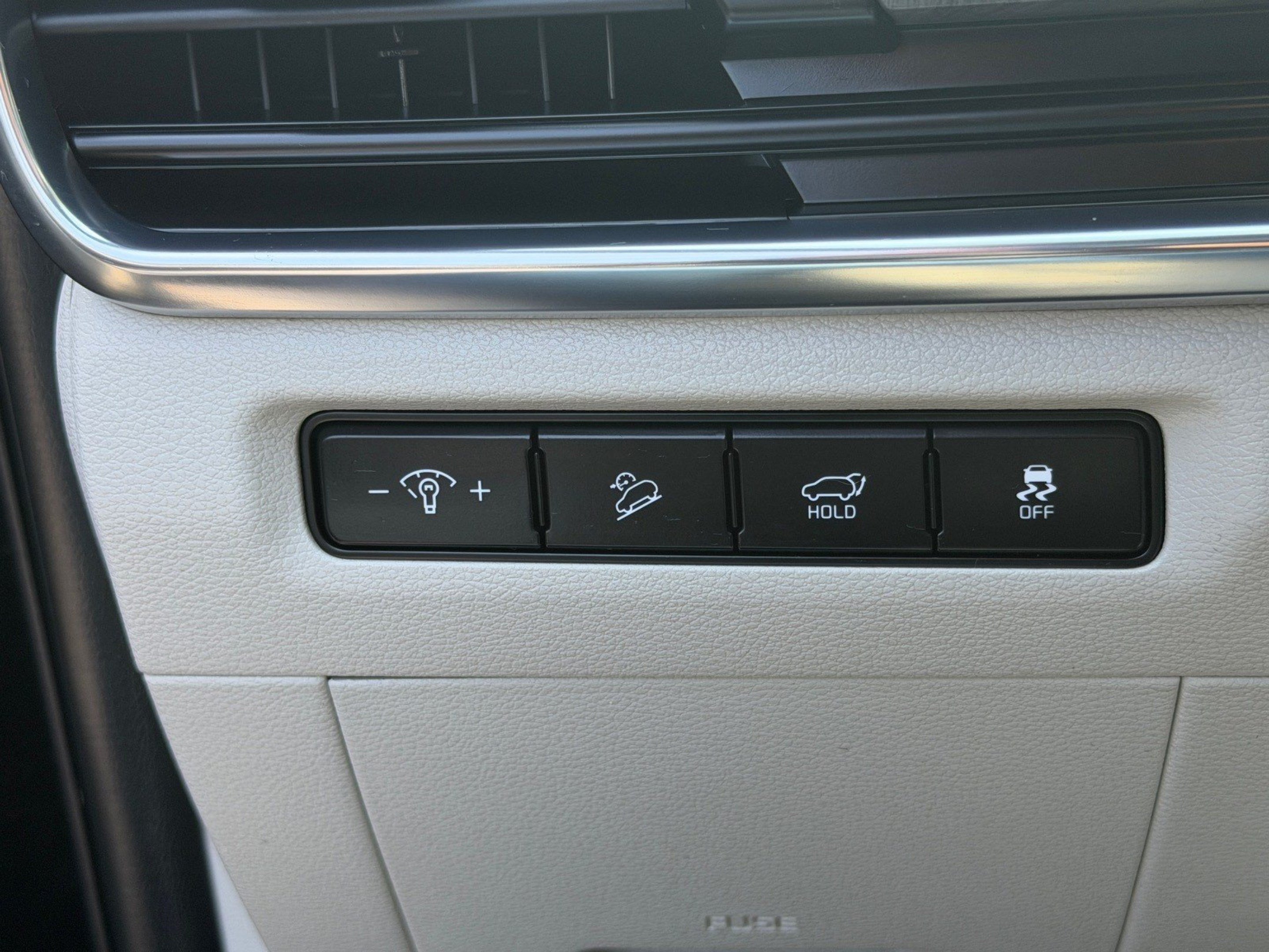 Used 2025 Kia Telluride SX w/ SX Captain's Chair Package FWD image 22