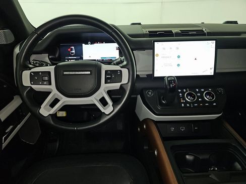 Used 2023 Land Rover Defender 130 X-Dynamic SE image 6