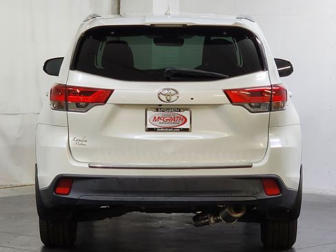 Used 2019 Toyota Highlander XLE AWD/4WD image 6