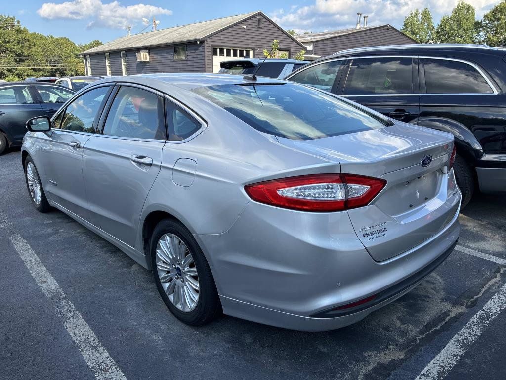 Used 2015 Ford Fusion SE w/ Equipment Group 502A FWD image 4