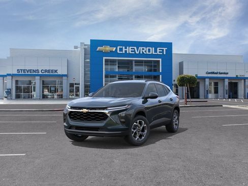 New 2026 Chevrolet Trax LT w/ Driver Confidence Package FWD image 8