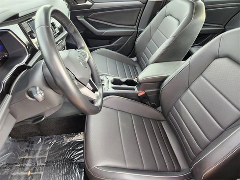 Used 2024 Volkswagen Jetta SE image 6