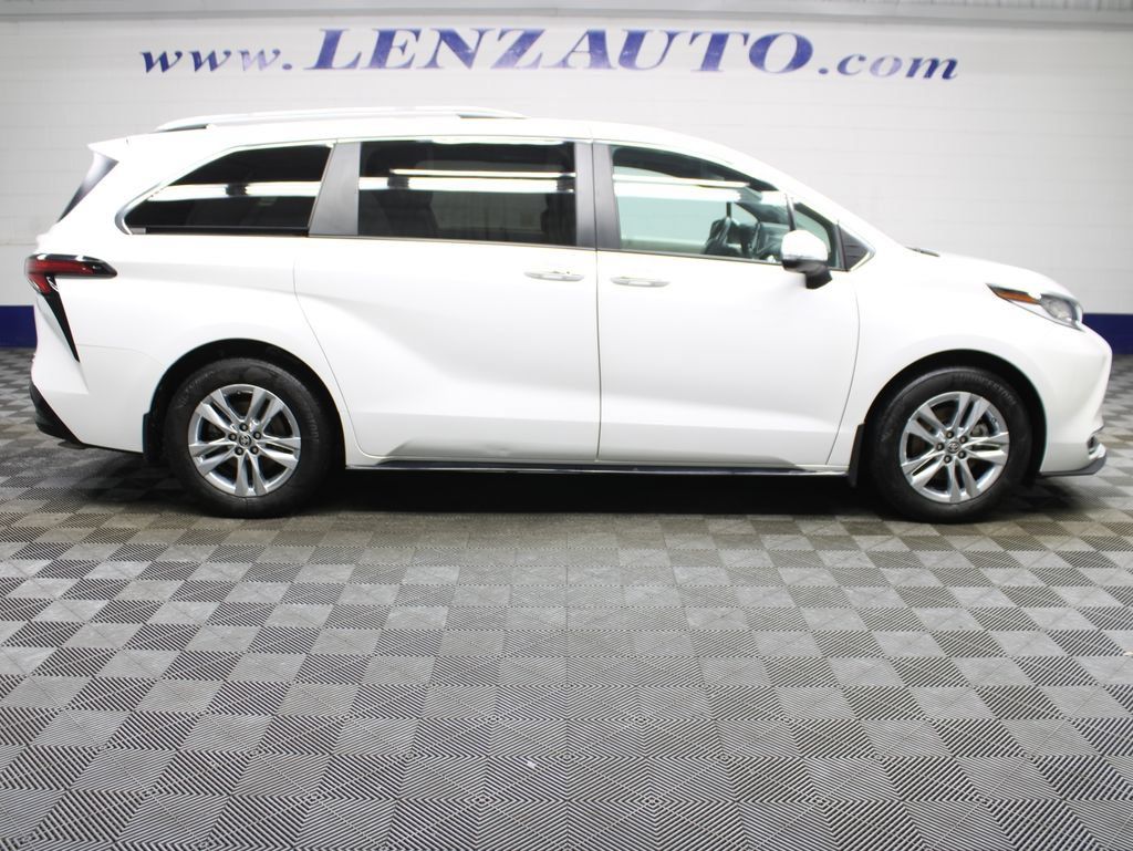Used 2024 Toyota Sienna Limited AWD/4WD image 2