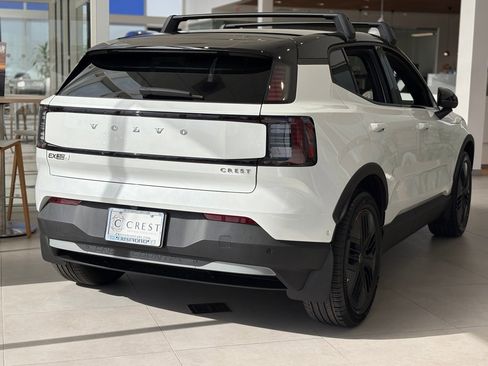 New 2026 Volvo EX30 Cross Country Ultra image 4