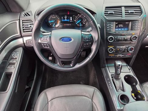 Used 2017 Ford Explorer XLT FWD image 14