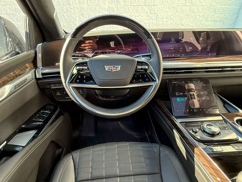 New 2025 Cadillac Escalade ESV Premium Luxury Platinum w/ LPO, Floor Liner Package image 31