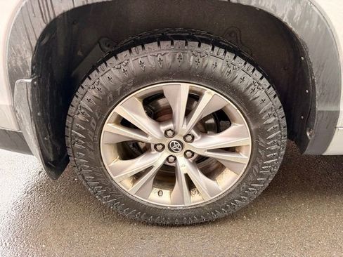 Used 2016 Toyota Highlander Plus AWD/4WD image 11